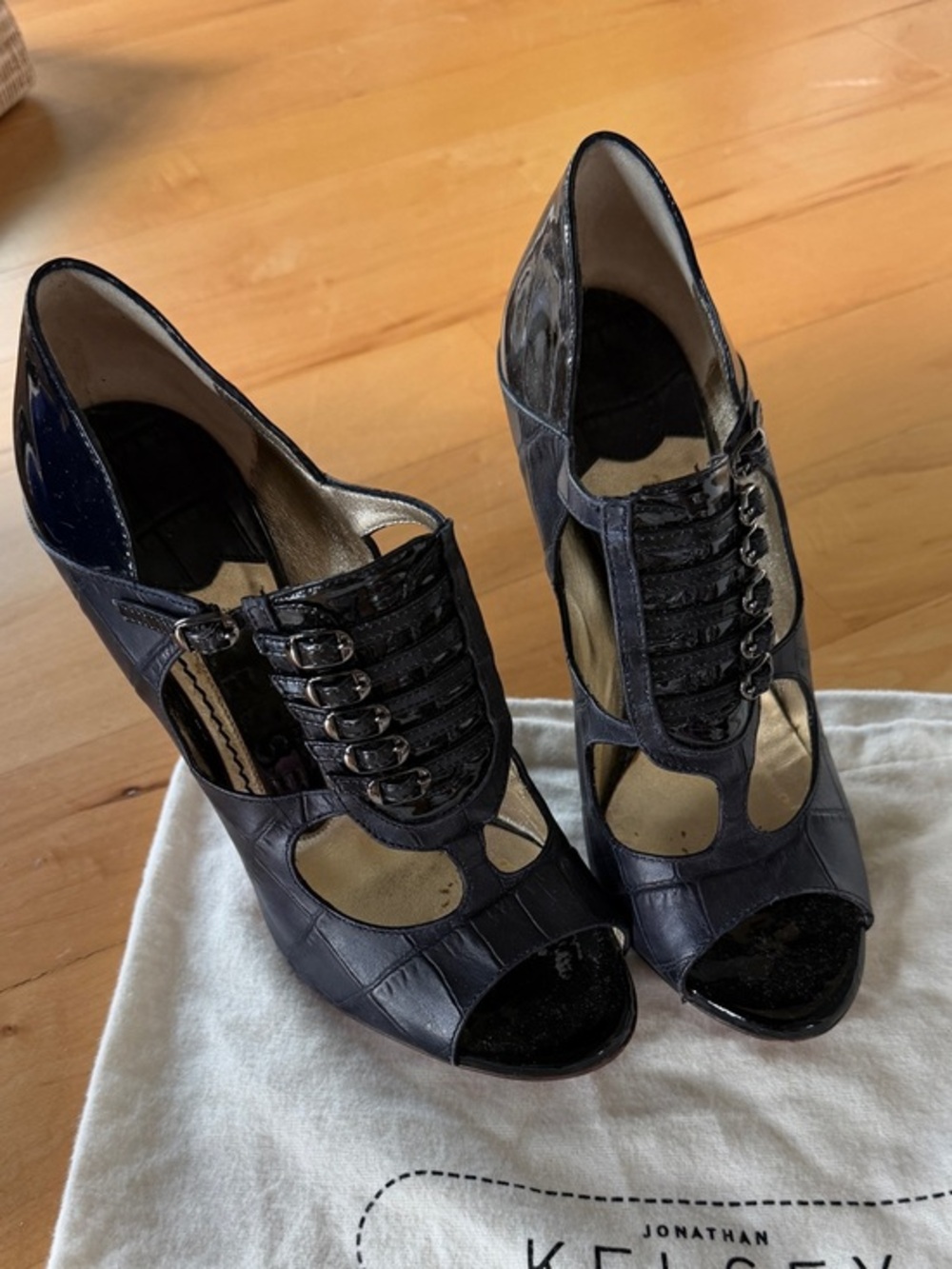 Jonathan Kelsey Black Patent Croc Embossed Multi Buckle Heels 37 peep toe heels